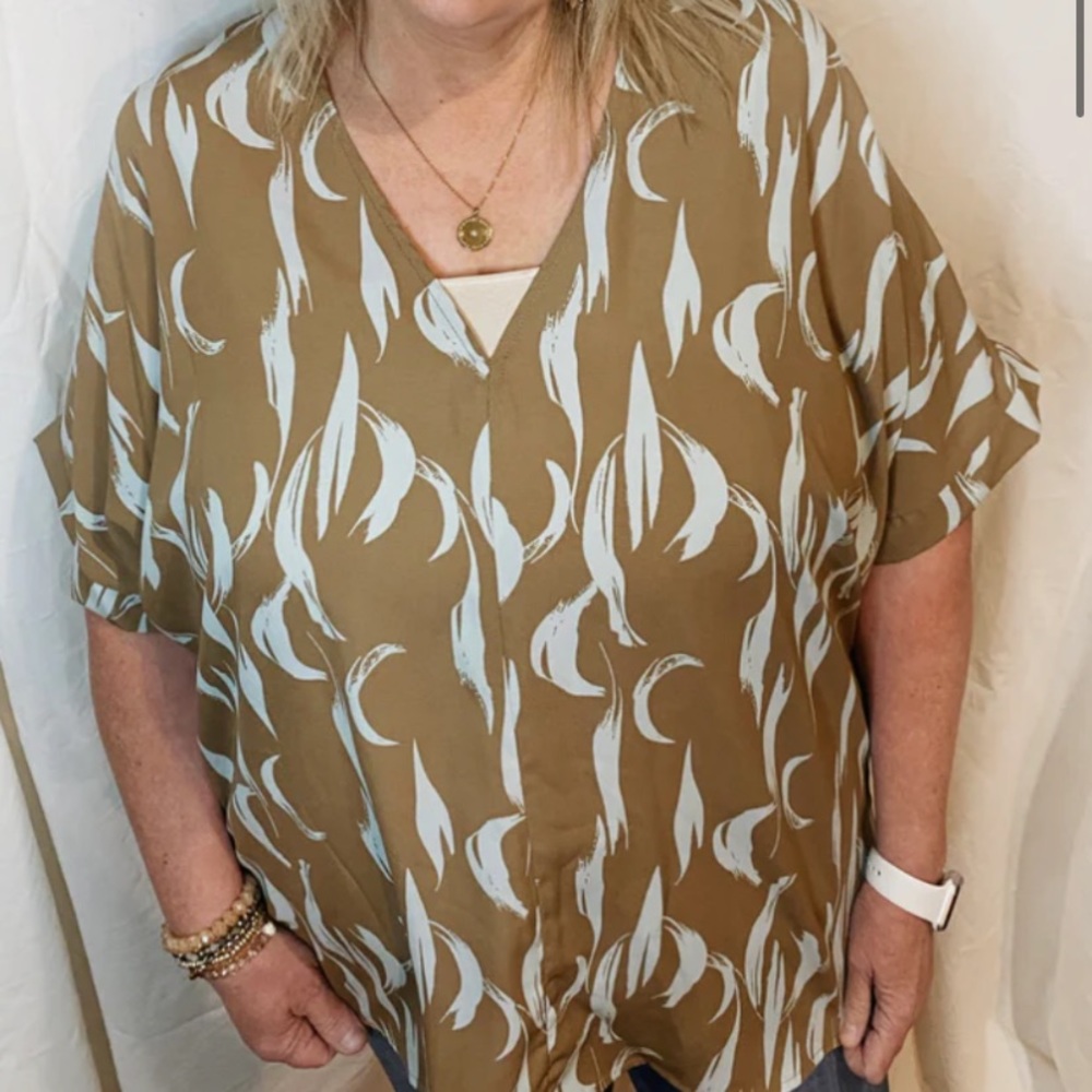 women’s v neck top (never worn)